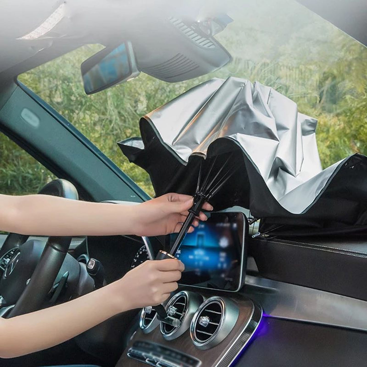 Автомобільна парасолька в дії